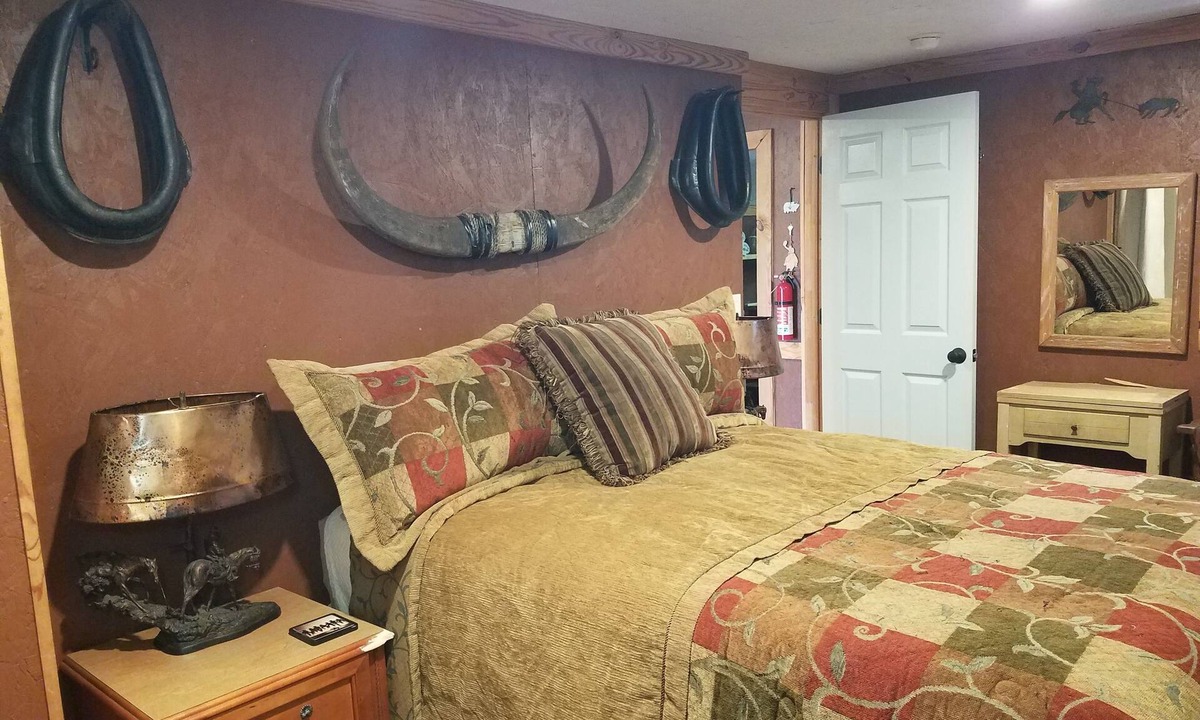 Loxley Cabin | Rustic Rural Cabin
