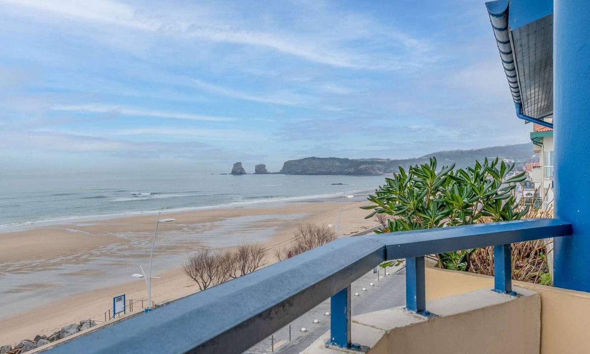 Hendaye Apartment | Rustic Seafront Apartment in Hendaye with Balcony