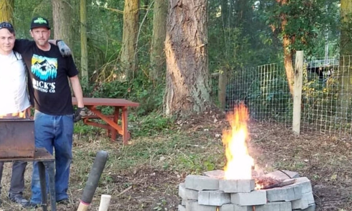 Nordland Cabin | Rustic secluded Studio on bay, pets welcome, BBQs, Firepits