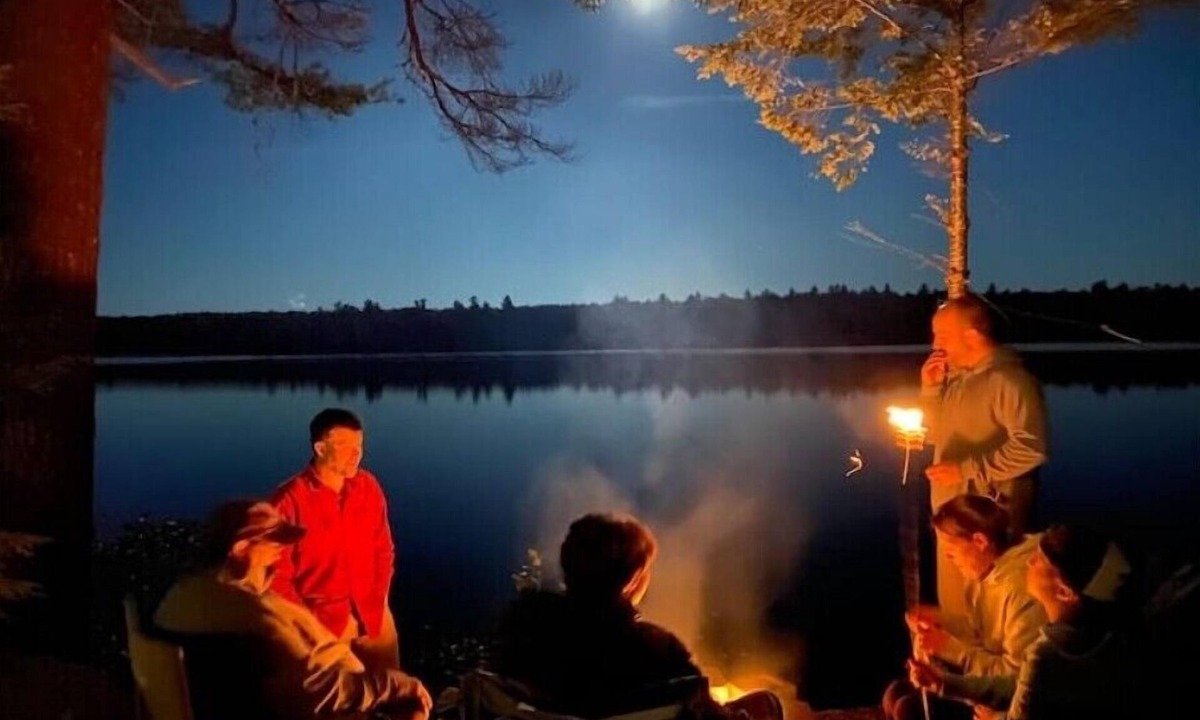Kents Hill Cabin | Rustic, spacious log cabin on Echo Laken
