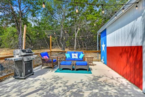 Bulverde House | Rustic Star Farmhouse at Moonlight Getaway