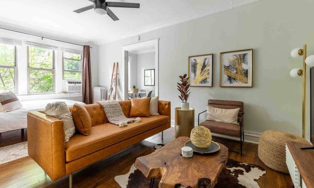 Ravenswood Apartment | Rustic Studio Apartment in the Heart of Lincoln Square