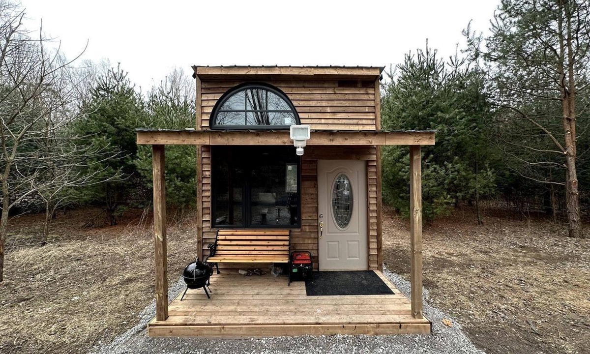 Langton Cabin | Rustic Tiny Home Surrounded by Nature and Forest Trails in Simcoe, Canada