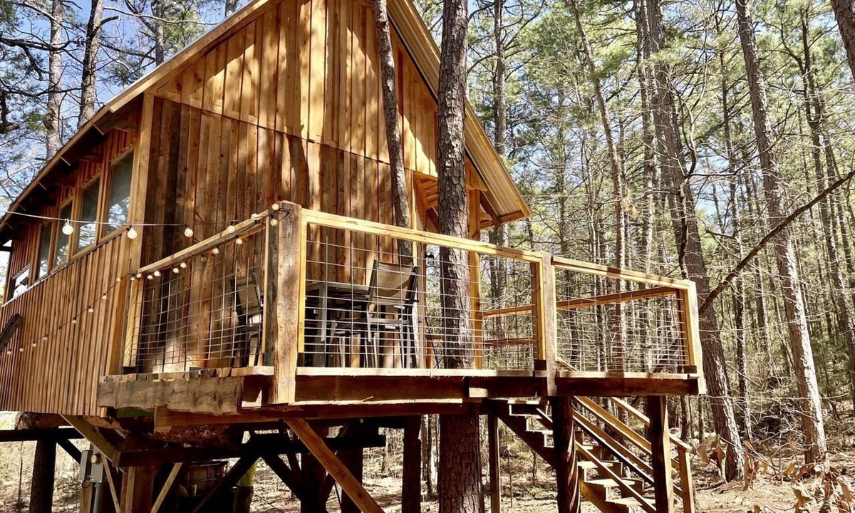 Boles House | Rustic Tree House Nestled in the Heart of Ouachita National Forest, Arkansas