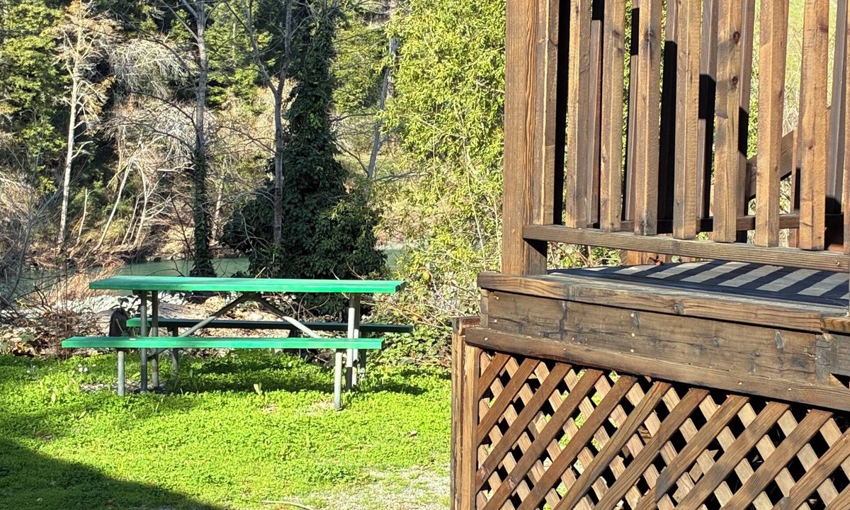 Garberville Cabin | Rustic vacation getaway