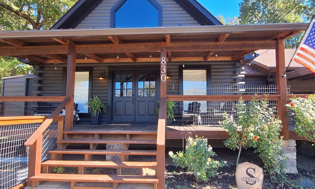 Denver House | Rustic Valley/TN River-Kentucky Lake Retreat. Sleeps 8.