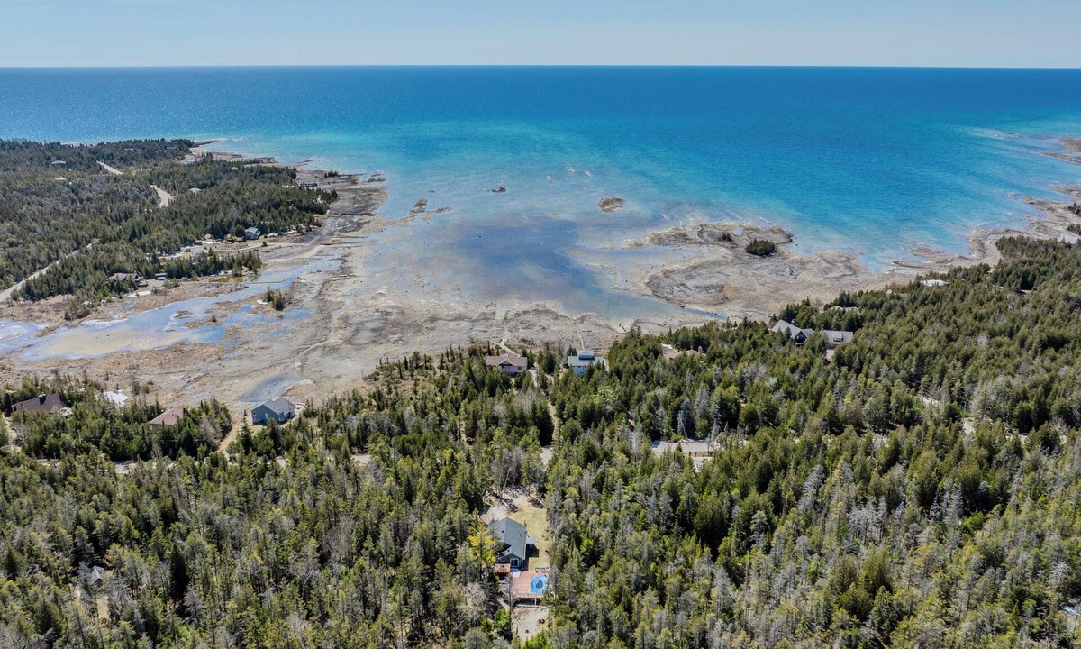 Northern Bruce Peninsula Cottage | Rustic Vibes w/Pool and Hot Tub - Tobermory