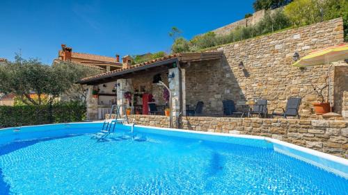 Motovun Villa | Rustic villa Pietro with panoramic view in Motovun