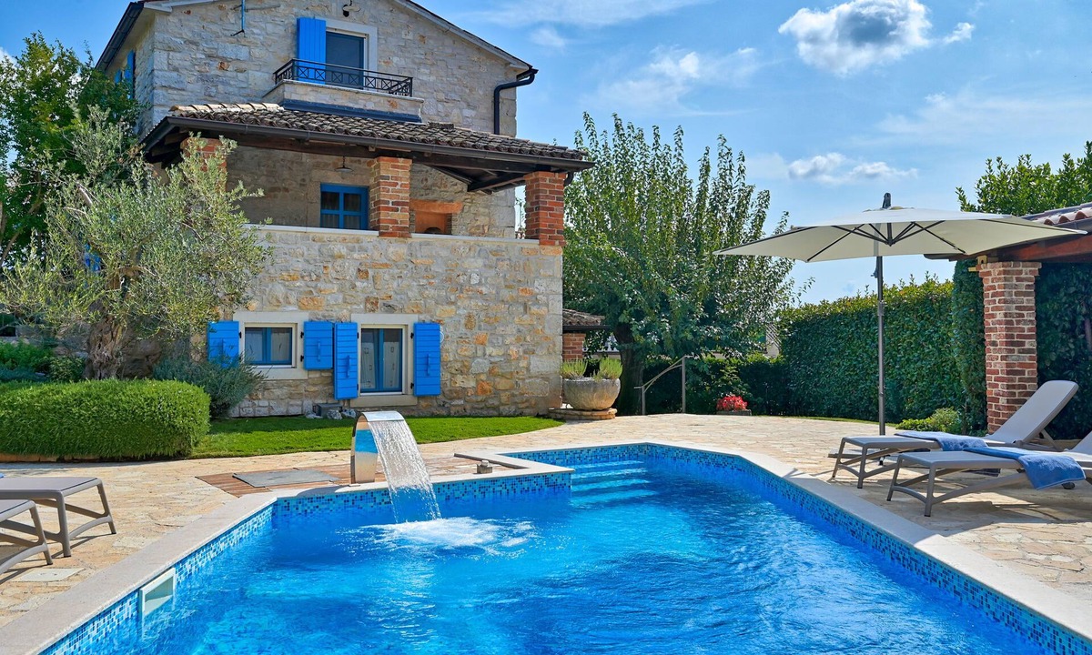 Susnjici Villa | Rustic Villa Simone with pool for 8 persons is located 8 km from Porec