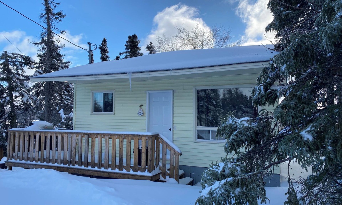 Port Blandford Cabin | Rustic Wave Cottages-Cabin #4