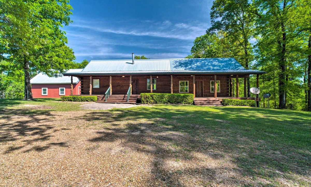 Woodville Cabin | Rustic Woodville Getaway with Pool & Guest House
