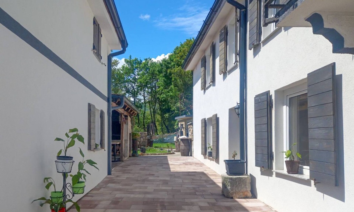 Jurdani House | Rustical by Interhome