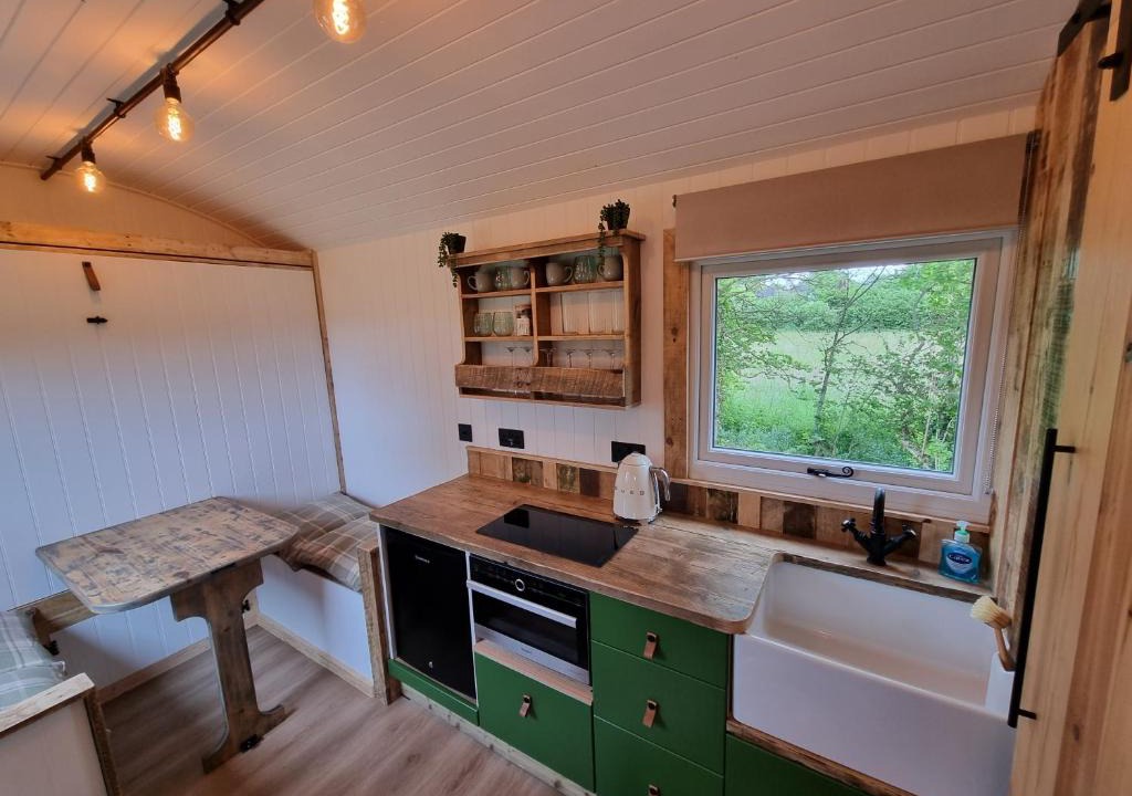 Sidlesham House | Rusty - Shepherds hut sleeps up to 4