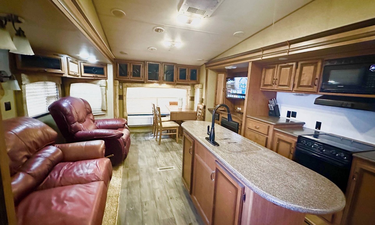 Onalaska House | RV #1 - delightful 1-bdrm, 3 slide out, covered deck, at Lake Livingston Tx