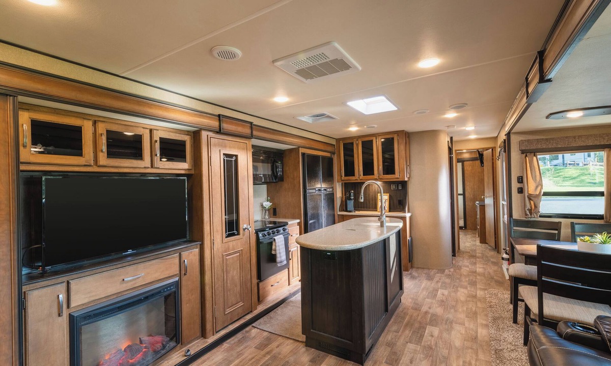 Kenora House | RV 9 Luxury Glamping with Amazing Lake Views!