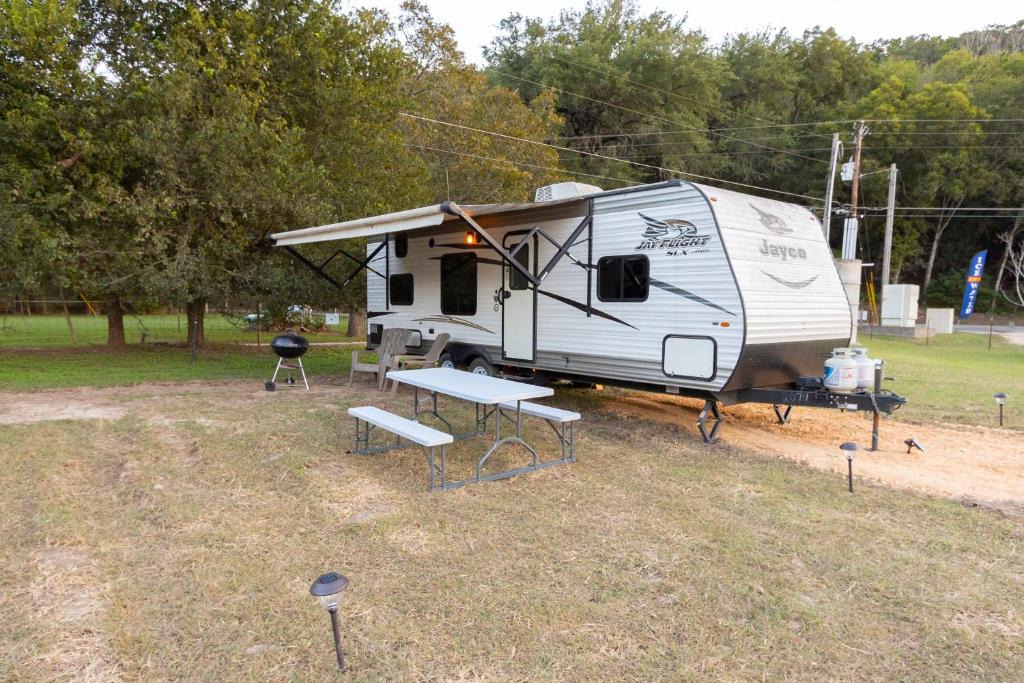 New Braunfels House | Rv Adventure - River Access - Float, Swim, Fish!