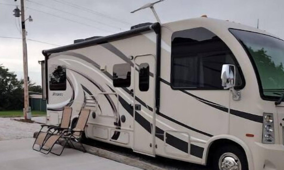 Vian House | RV by the lake!