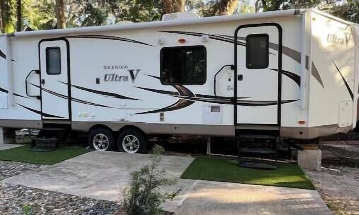Lake Panasoffkee House | RV camper in a peaceful place