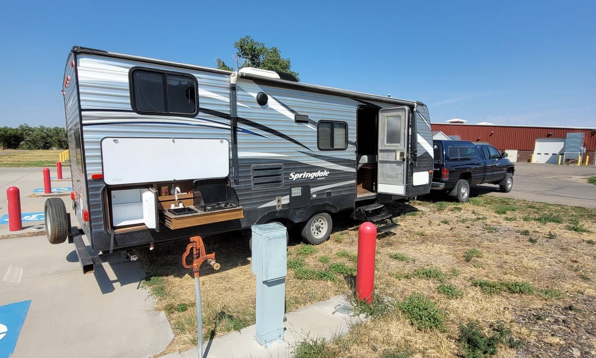 Glenrock House | RV - Hwy 59N Douglas, WY- Quiet Spot for Workers.