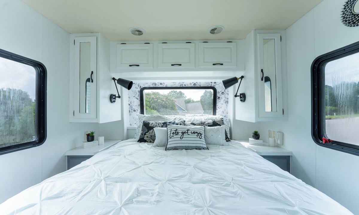 Wise House | RV parking/hook up spot for long term. Bring your own RV.