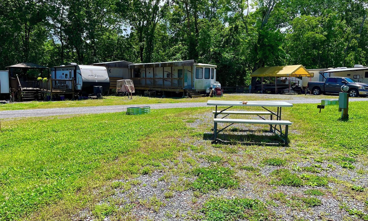 Aurora RV Rental | RV Site #45 Pull Through 50ftx32ft