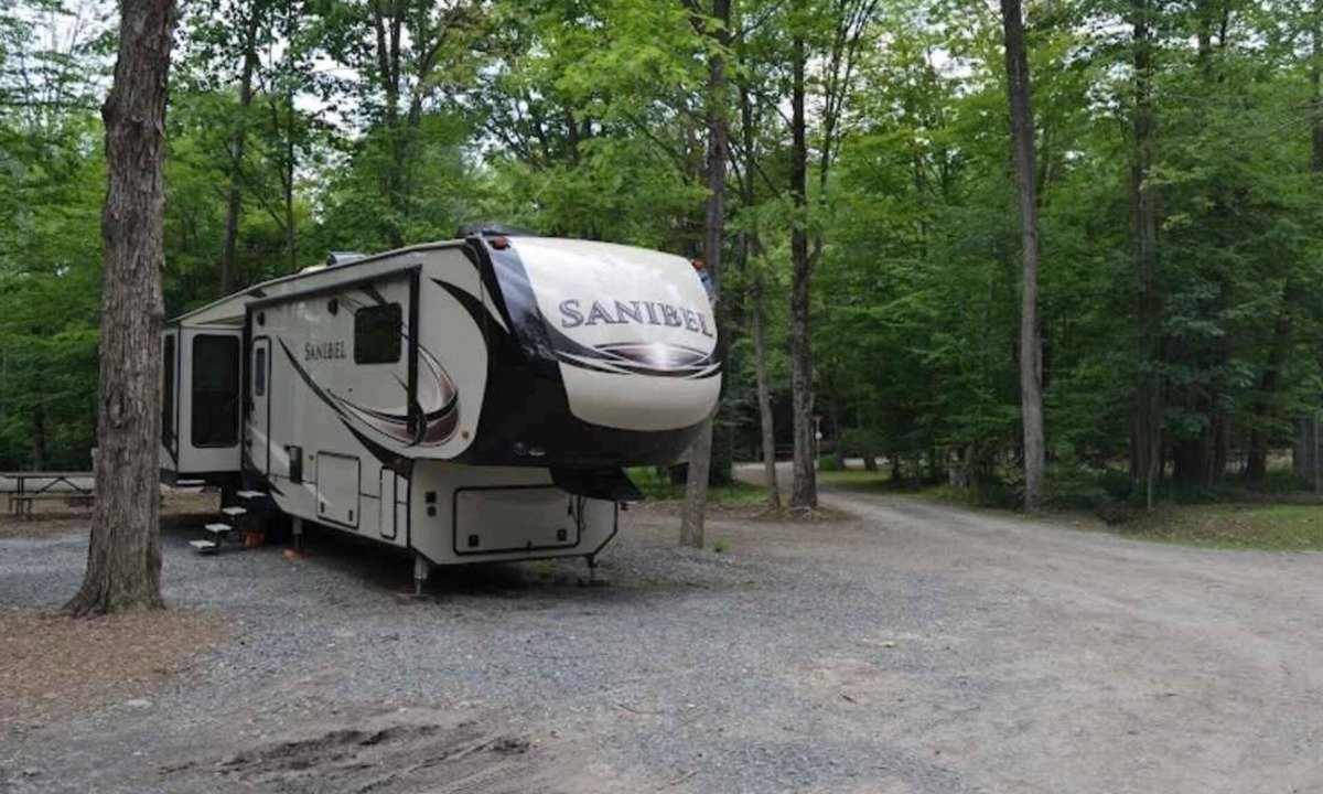 Wellsboro House | RV Site Full Hookup up to 43ft