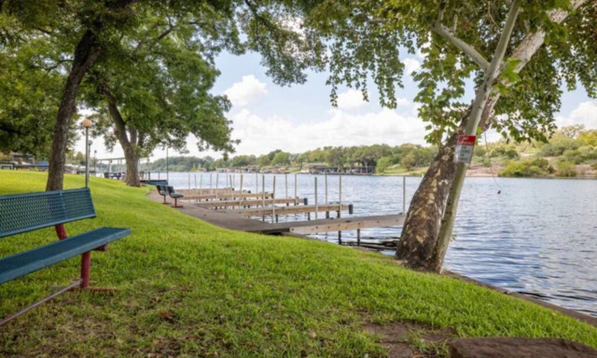 Burnet RV Rental | RV Site - Pull Through 38