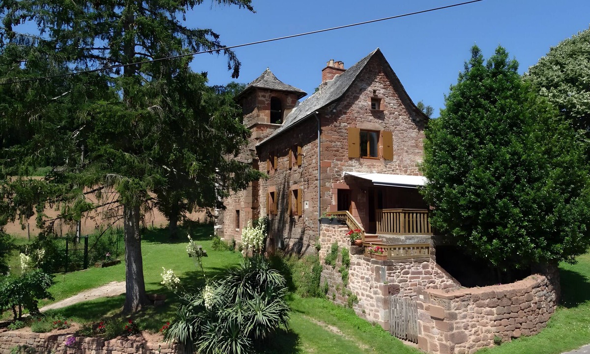 Villecomtal House | Ségonzac Cottage: Lake View, Private Terrace & Wi-Fi