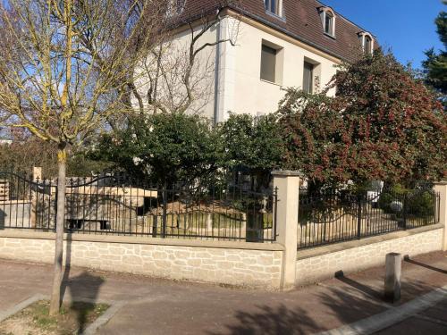 Rueil-Malmaison Bed & Breakfast | Séjour à la Châtaigneraie
