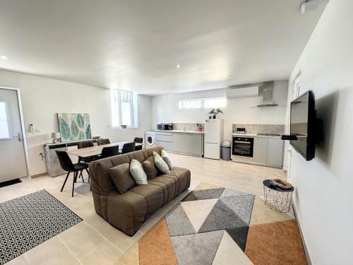 Saint-Gaudens House | Séjour pro sans stress au centre, arrivée autonome, Wifi, parking, vue Pyrénées