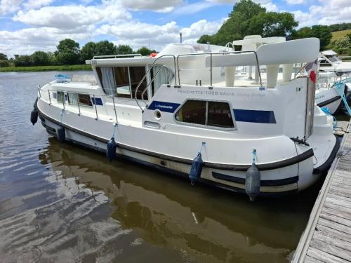 Chenille-Change Boat Rental | Séjour unique à bord d'Iris - Pénichette 5 pers. - API-1-46-11