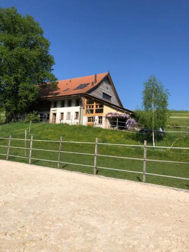 Mezieres Apartment | Sérénité et Nature dans une ferme - loft lumineux de 140m2