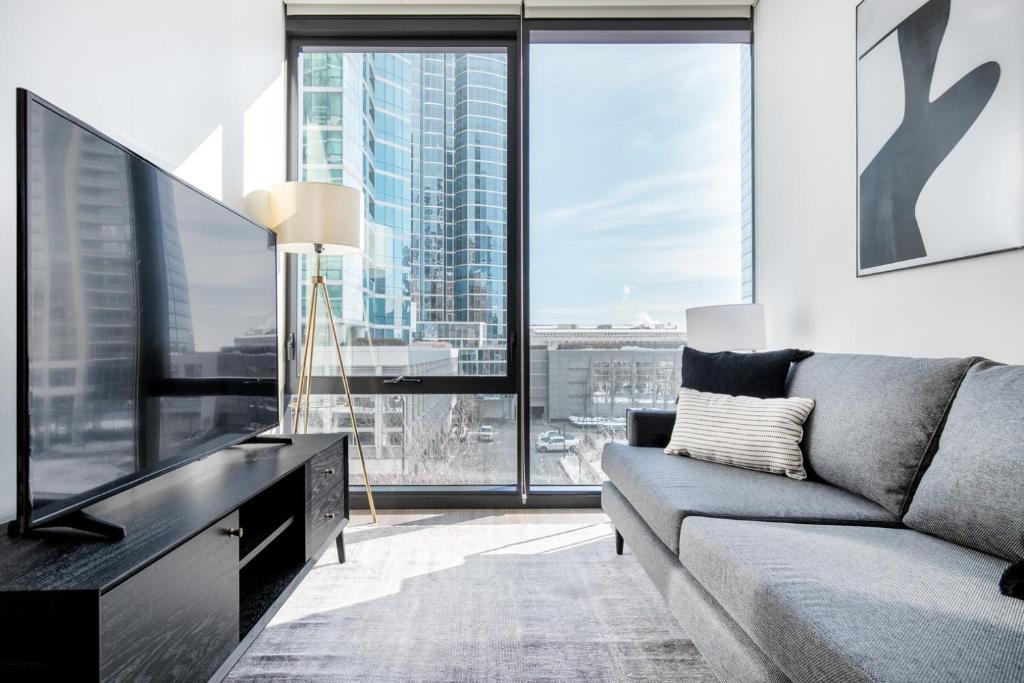 South Loop Apartment | S Loop 1BR w Pool Gym nr Museum Campus CHI-352