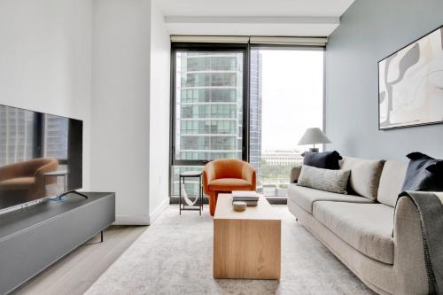 South Loop Apartment | S Loop 2BR w Pool Gym Spa nr Grant Park CHI-740