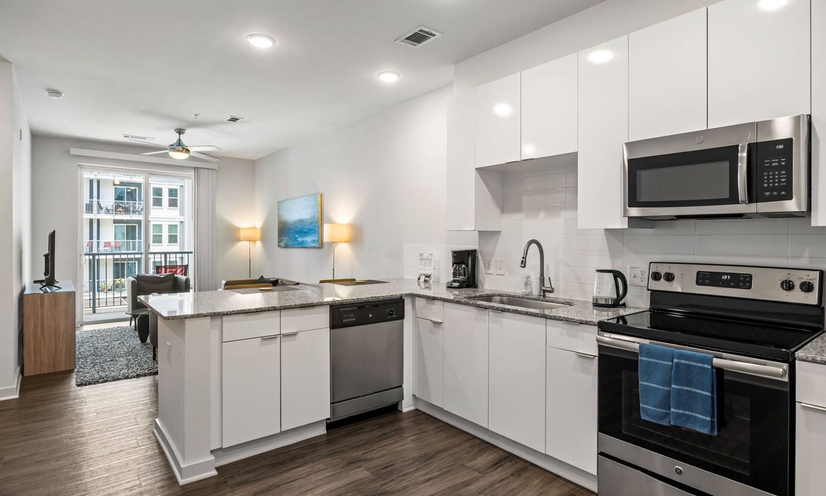 Midtown Apartment | (S1BL) Enjoy a Full Kitchen in an Affordable 1-BR near Piedmont Park