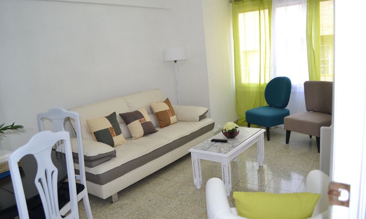 San Anton Apartment | (s2) - Bright modern 3 Bedroom Flat Sleeps 6 City center and beach 10-12 minutes