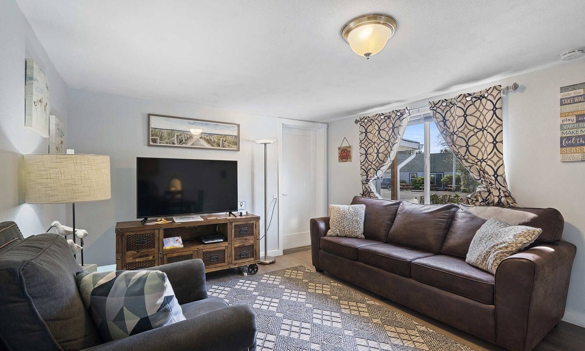 Netarts Apartment | S2 - Cowabunga - Surf Inn - 2 Bed 2 Bath