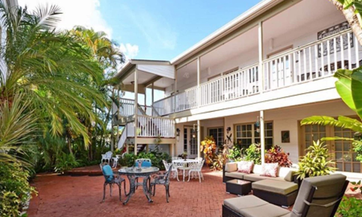 Parrot Cove Bed & Breakfast | Sabal Palm House Bed & Breakfast