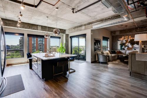 Warehouse District Apartment | Sable 501 - Luxury Two Story Loft