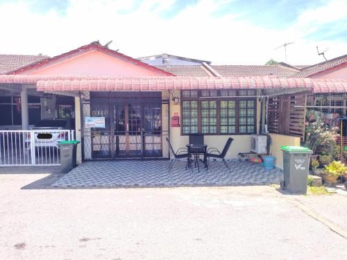 Baling House | Sacha Semarak