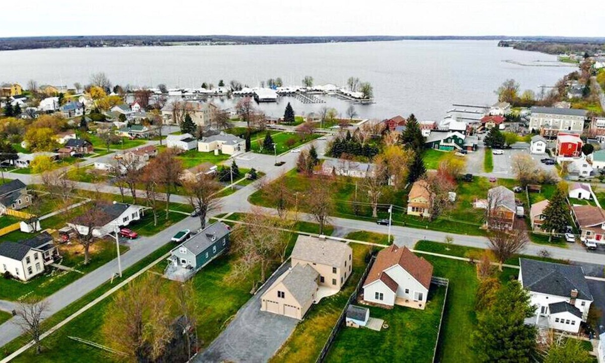 Town of Hounsfield House | Sackets Harbor Hideaway