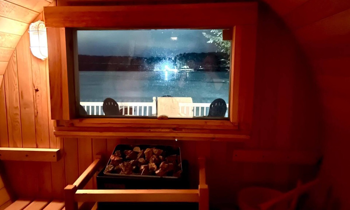 Monticello House | Sackett Lake House - waterfront