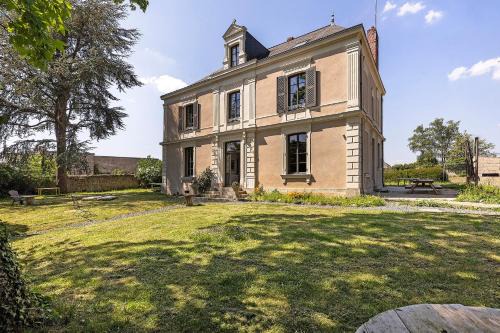 Chateauneuf-sur-Sarthe House | Sacré Gite - 15 Personnes
