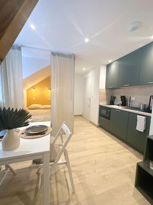 Rodez Apartment | /Sacré studio/wifi/parking privé