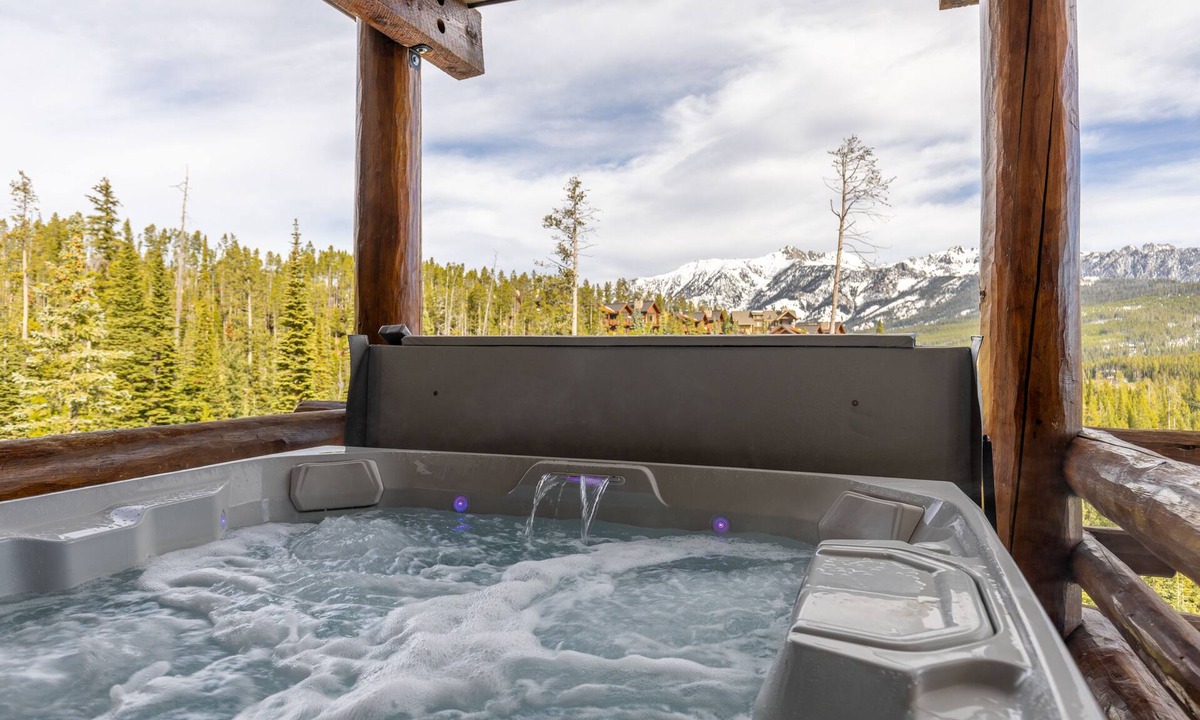 Saddle Ridge House | Saddle Ridge Ski in/Ski out condo, private hot tub
