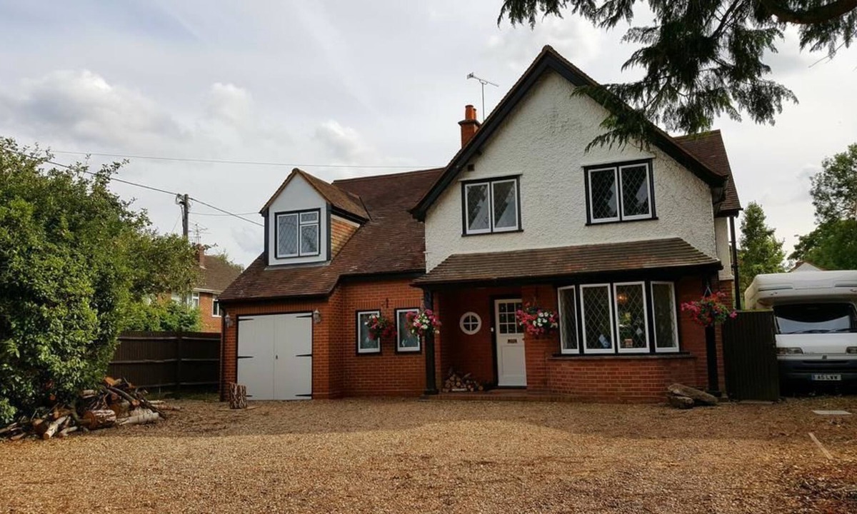 Winnersh House | Sadlers Guest House