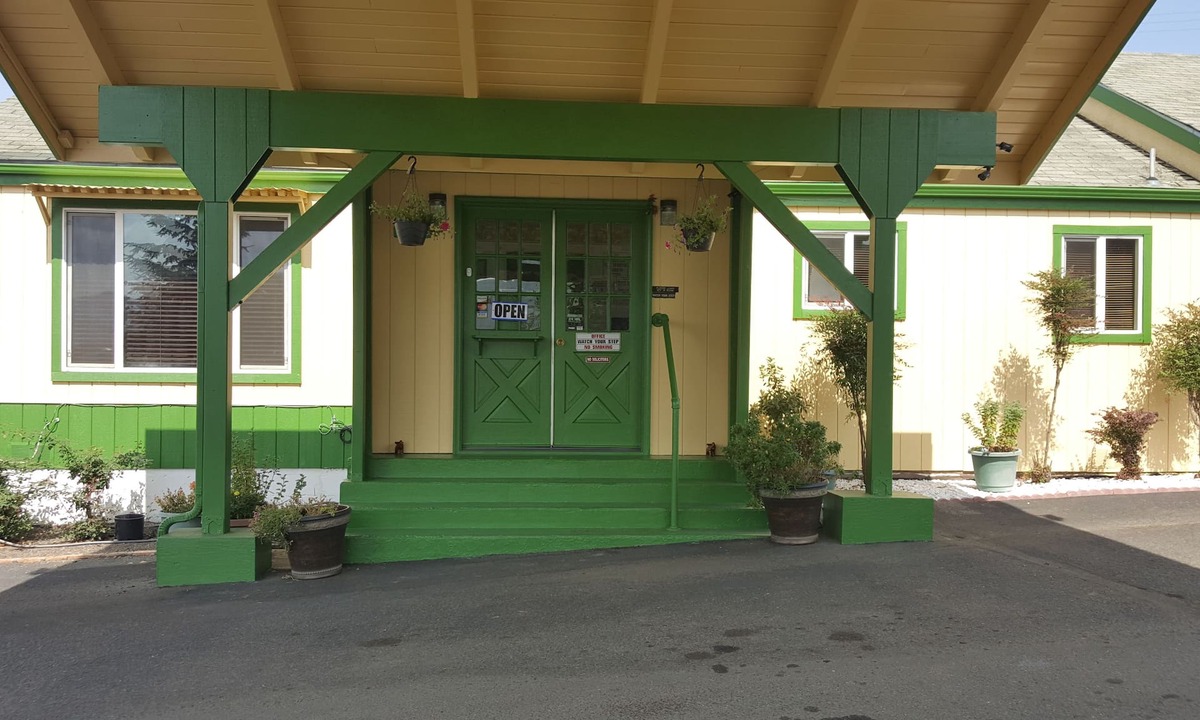 Roseburg Hotel | Safari Inn