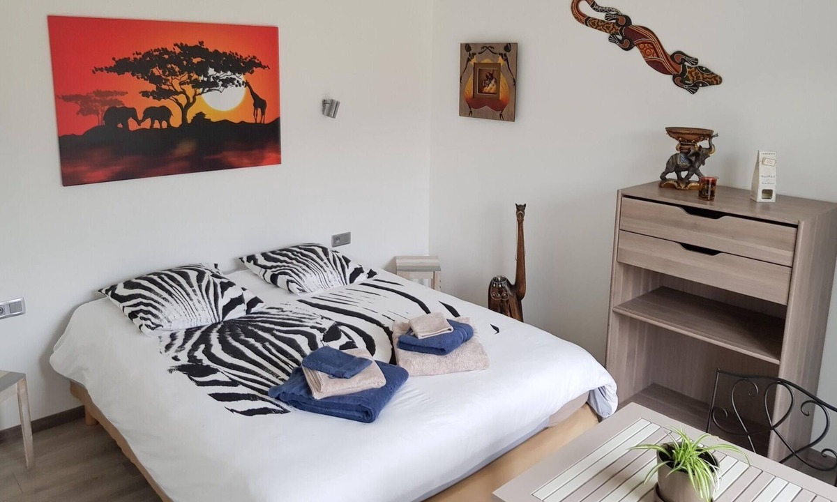 Thiergeville House | Safari Room - L'orval Guest Room