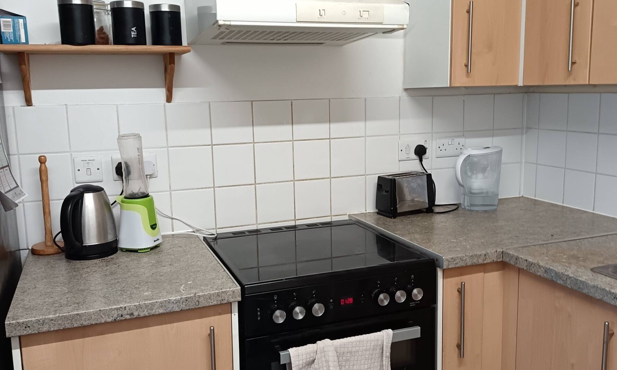 Broad Green House | Safe and clean comfortable room