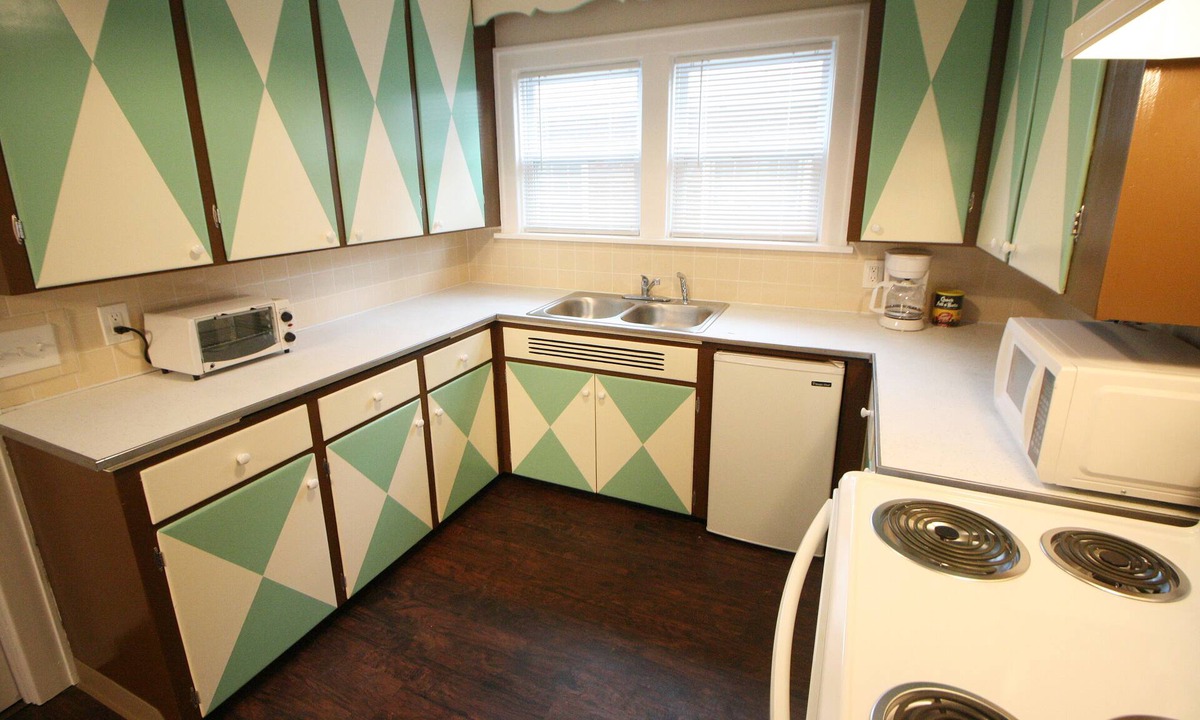 Niagara Falls Apartment | Safe, Clean & Spacious, Great for Families